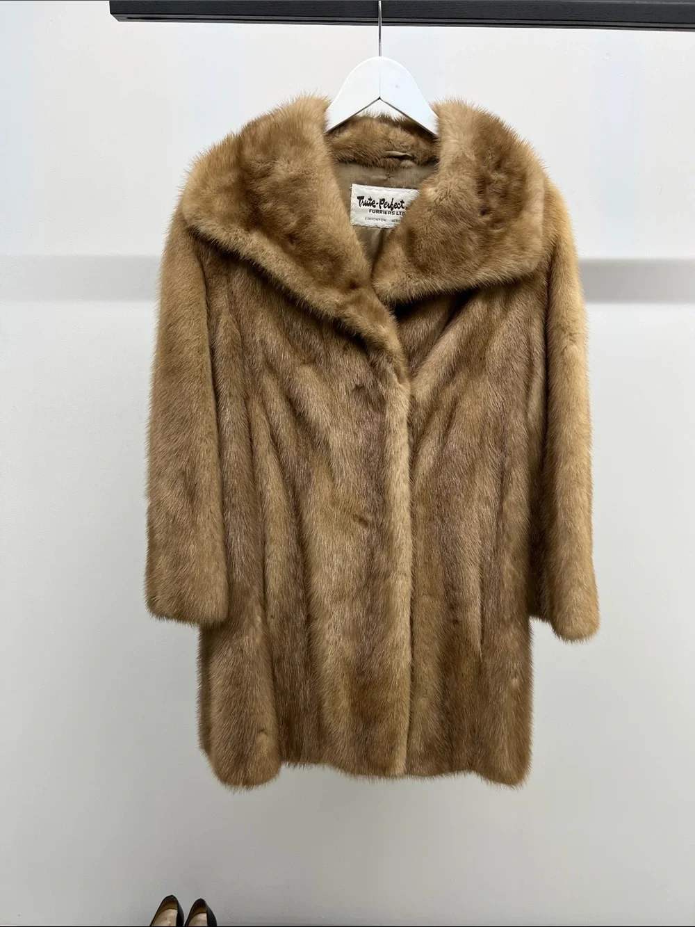 Classic Women’s Fur Coat in Light Brown - Picture 1 of 5